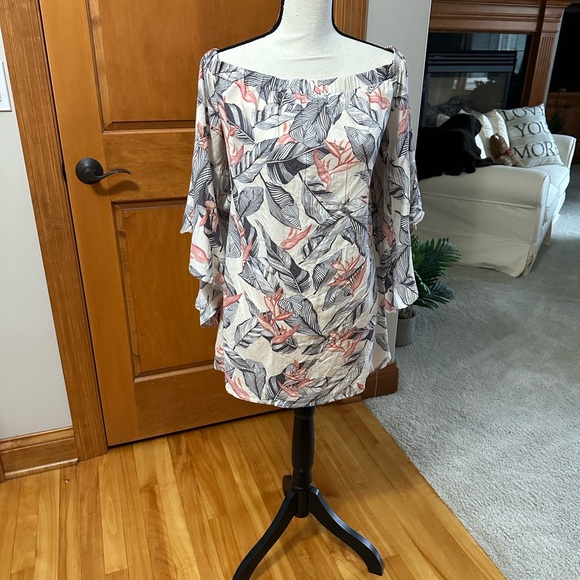 Lulu's Floral off Shoulder Ruffle Sleeve Dress Medium - Picture 6 of 11